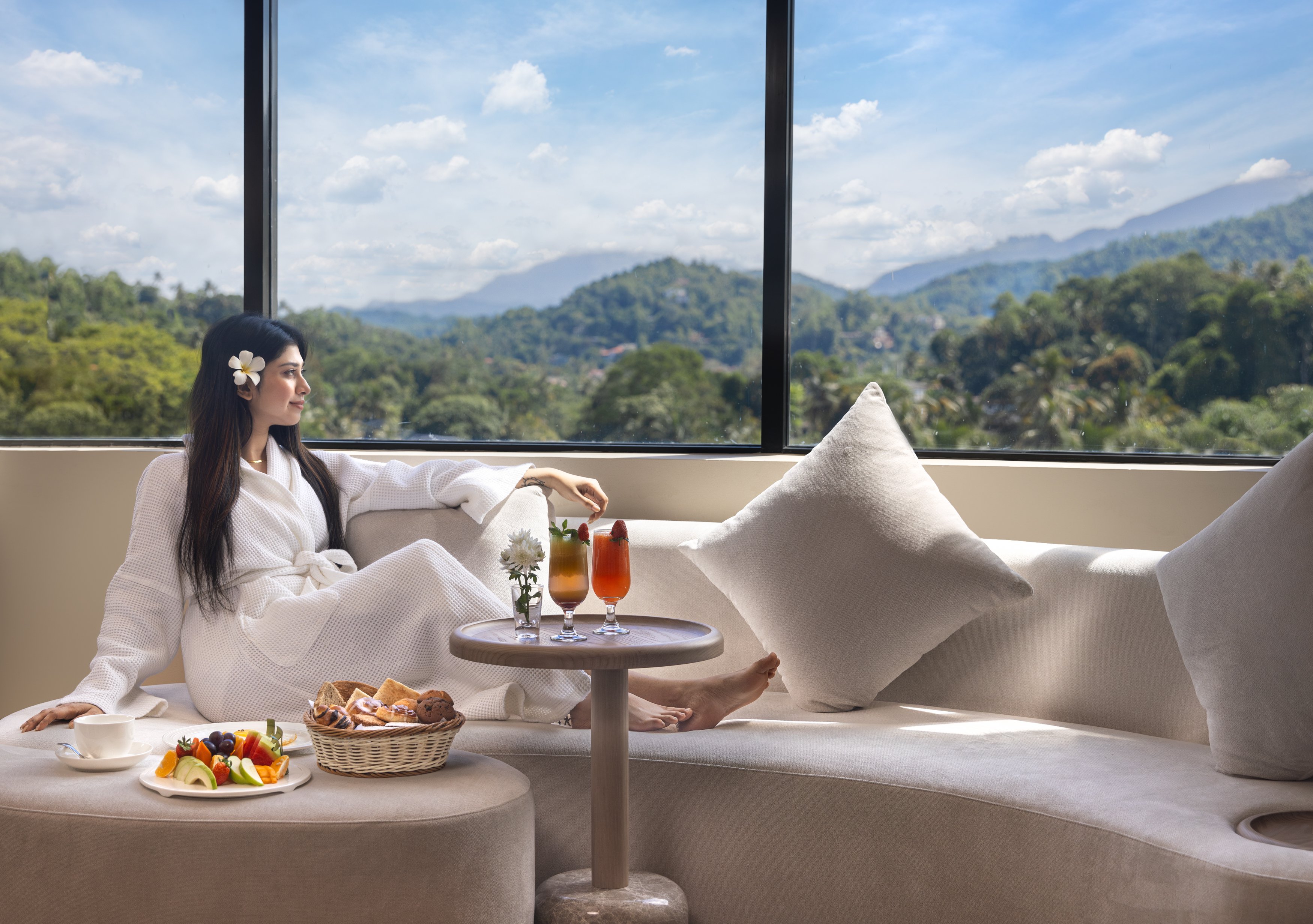 GOLDEN CROWN - KANDY